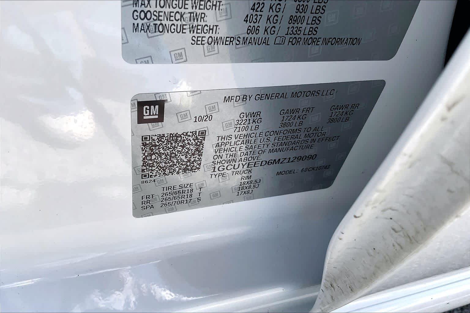 Used 2021 Summit White Chevrolet RST image 33