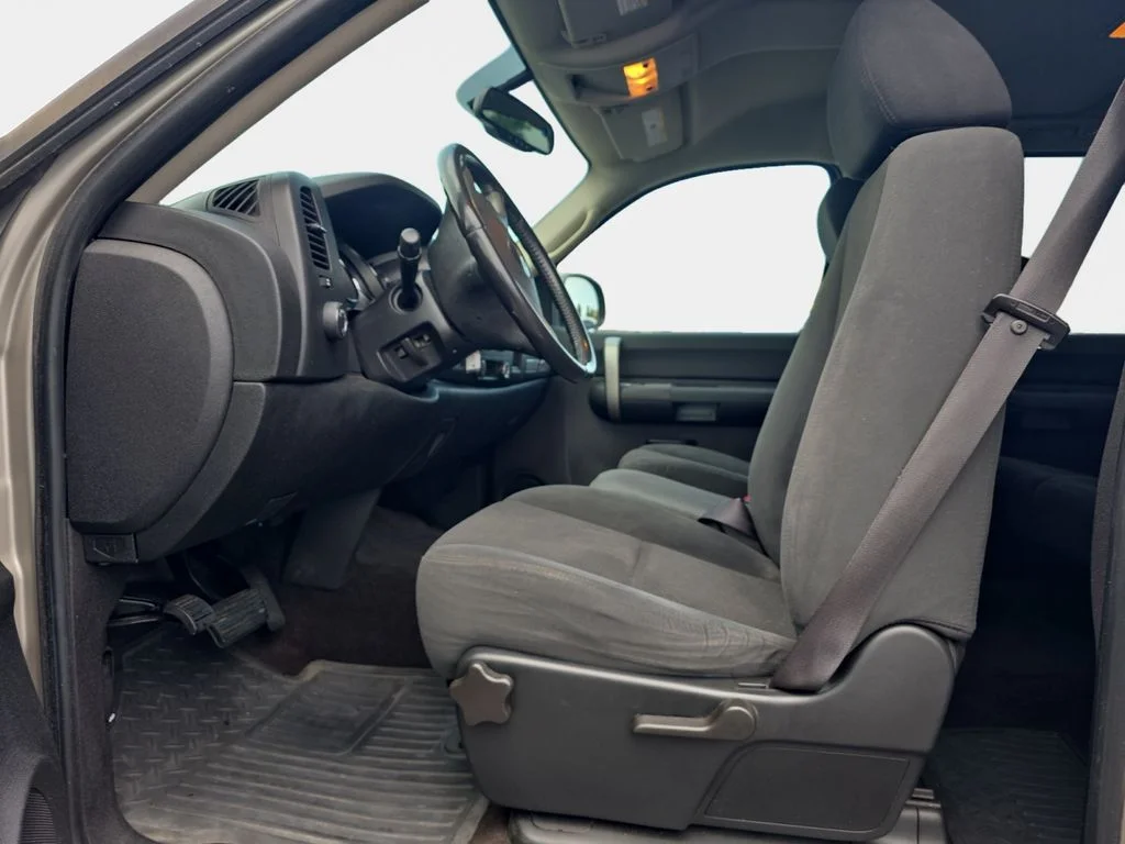 Used 2007 Silver Birch Metallic Chevrolet LT image 12