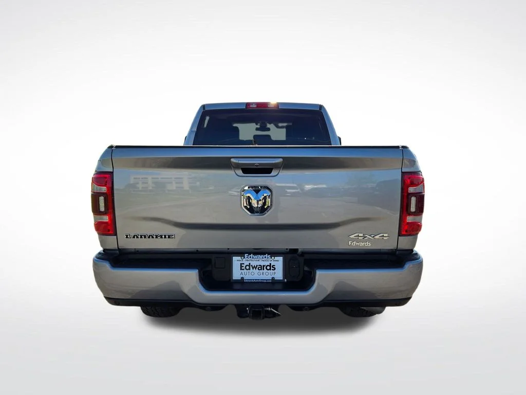 Used 2023 Silver Ram Laramie image 4