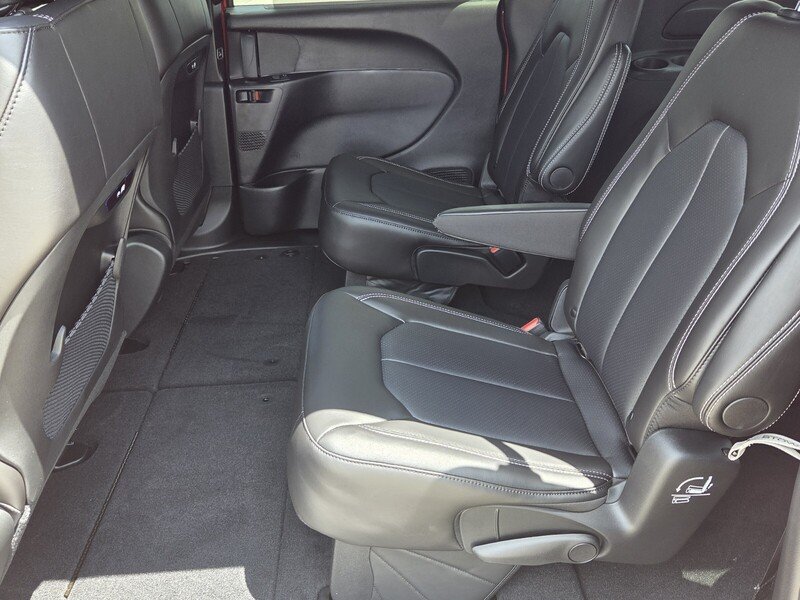 2026 Chrysler Pacifica Select - Photo 10