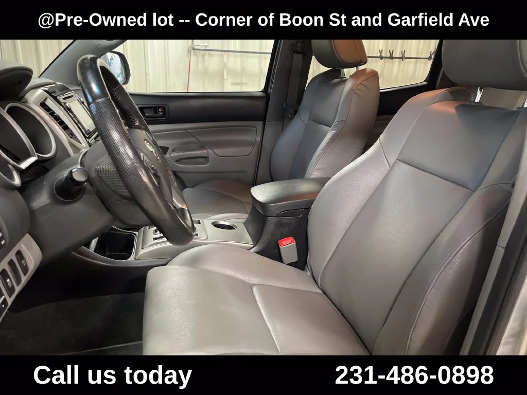 Used 2014  Toyota Base image 13