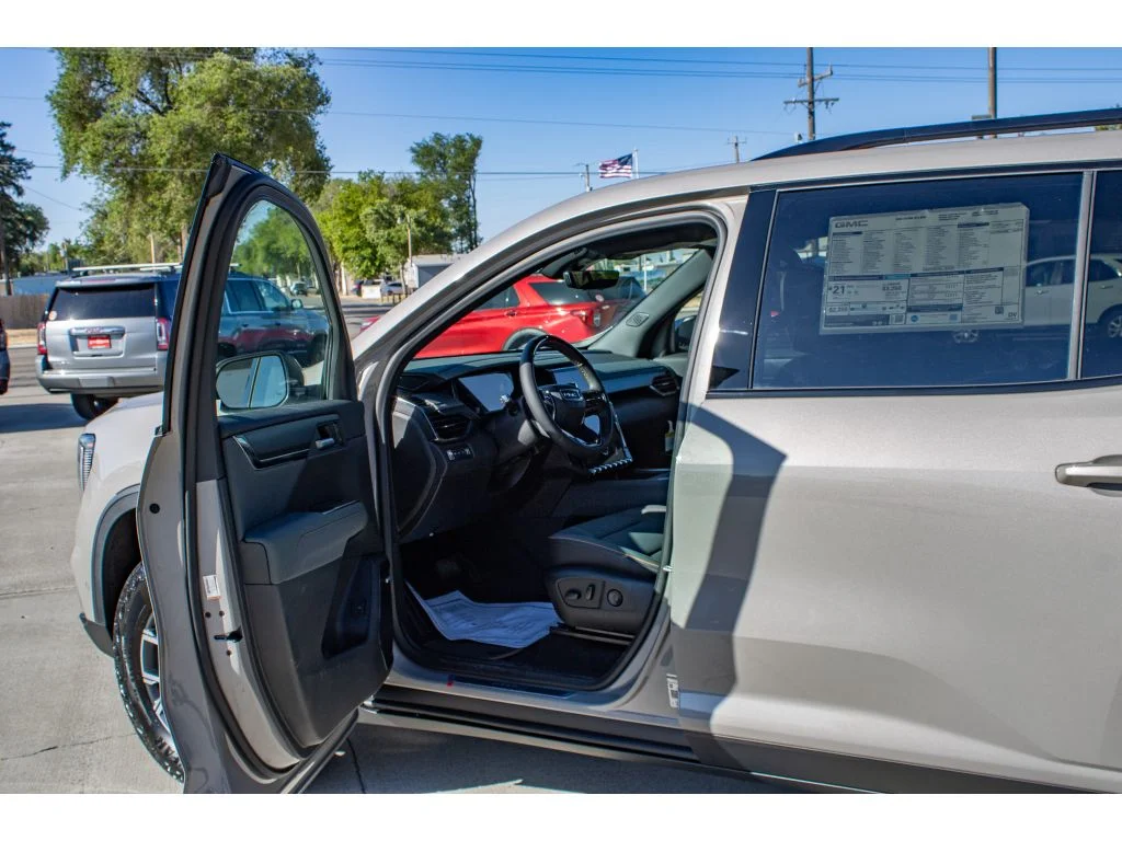 New 2026 RIVERSTONE METALLIC GMC AWD AT4 image 28