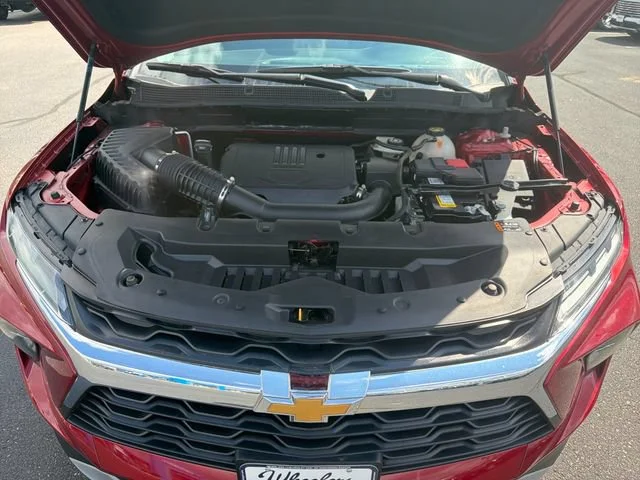 Used 2023 RADIANT RED TINTCOAT Chevrolet LT image 27