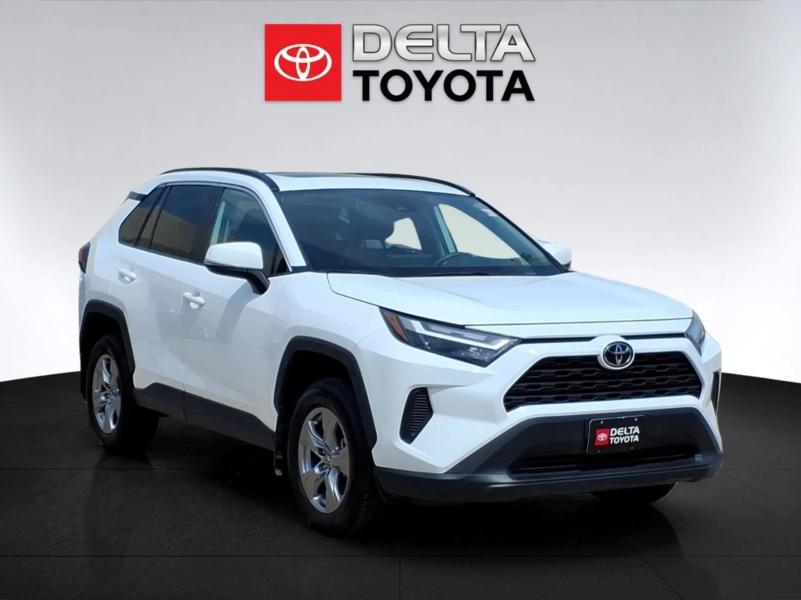 Used 2025 Ice Cap Toyota XLE image 7