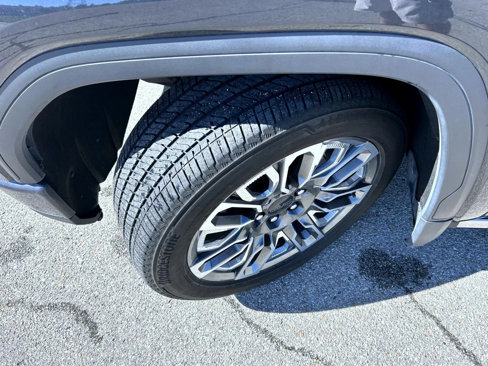 Used 2024 Silver GMC Denali Ultimate image 23