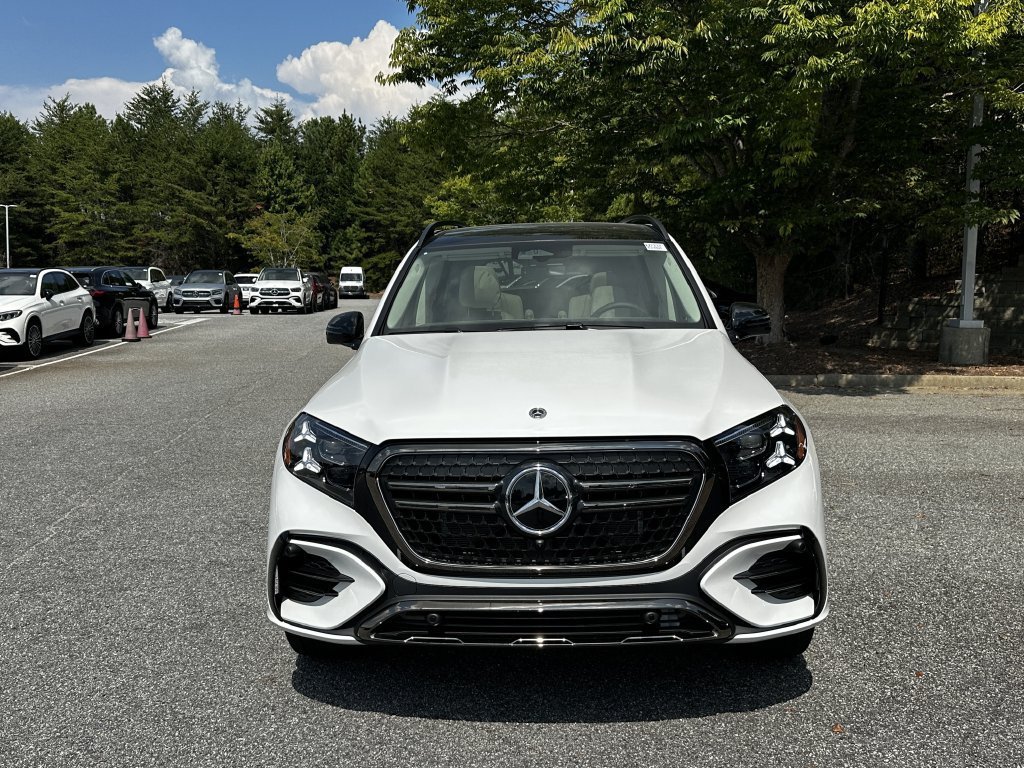 New 2027 MANUFAKTUR Moonlight White Metallic Mercedes-Benz GLS 450 image 41