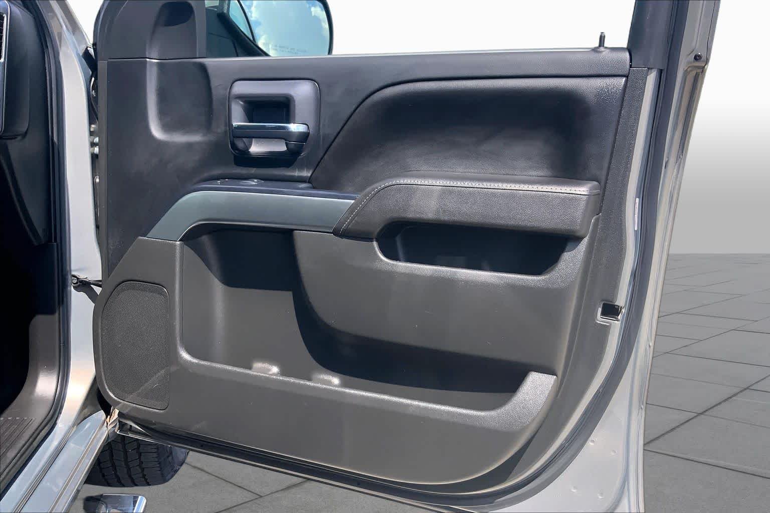 Used 2017 Pepperdust Metallic Chevrolet LT image 22