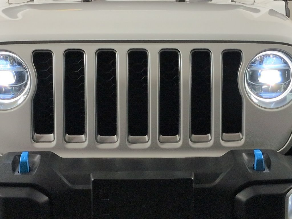 Used 2022 White Jeep Unlimited Sahara 4xe image 4
