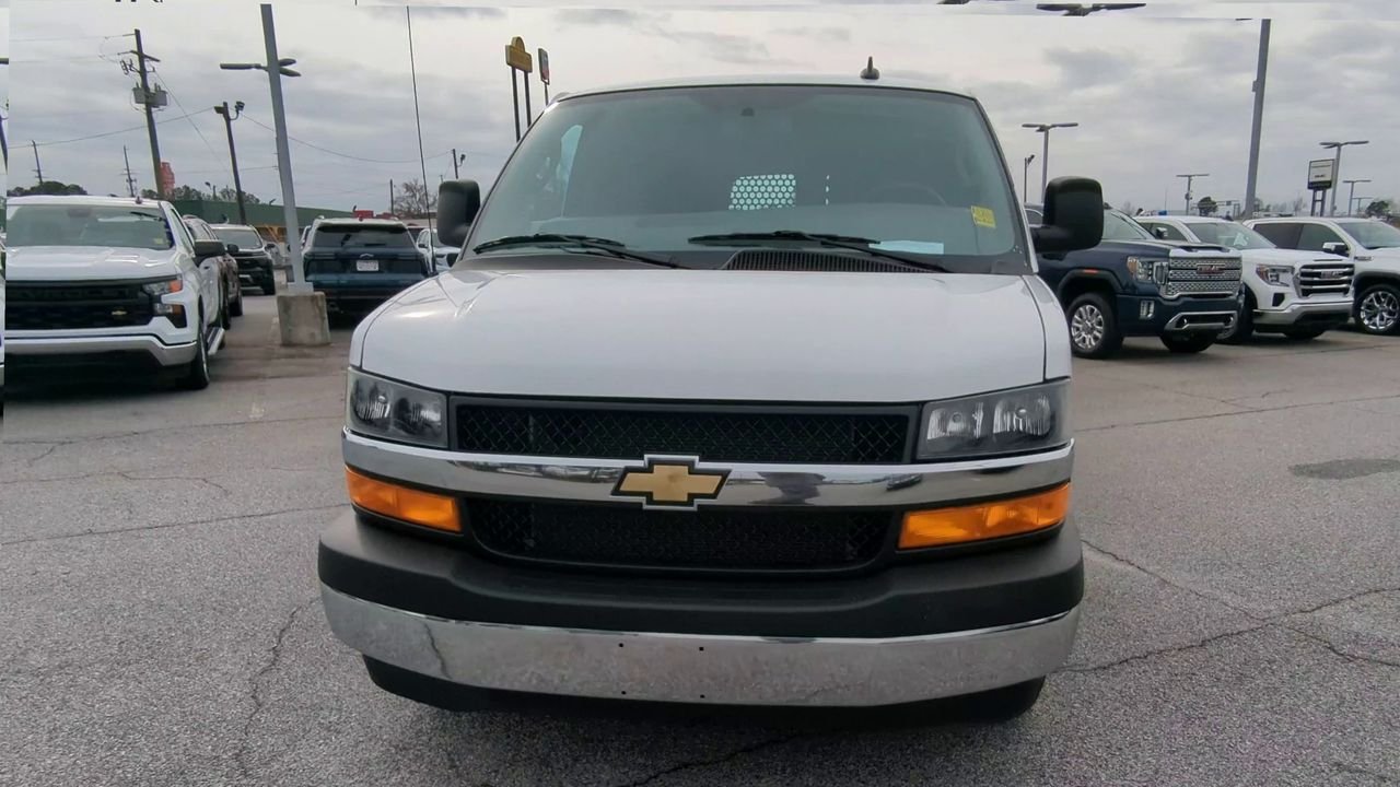 2024 GMC Savana Cargo Work Van - Photo 25