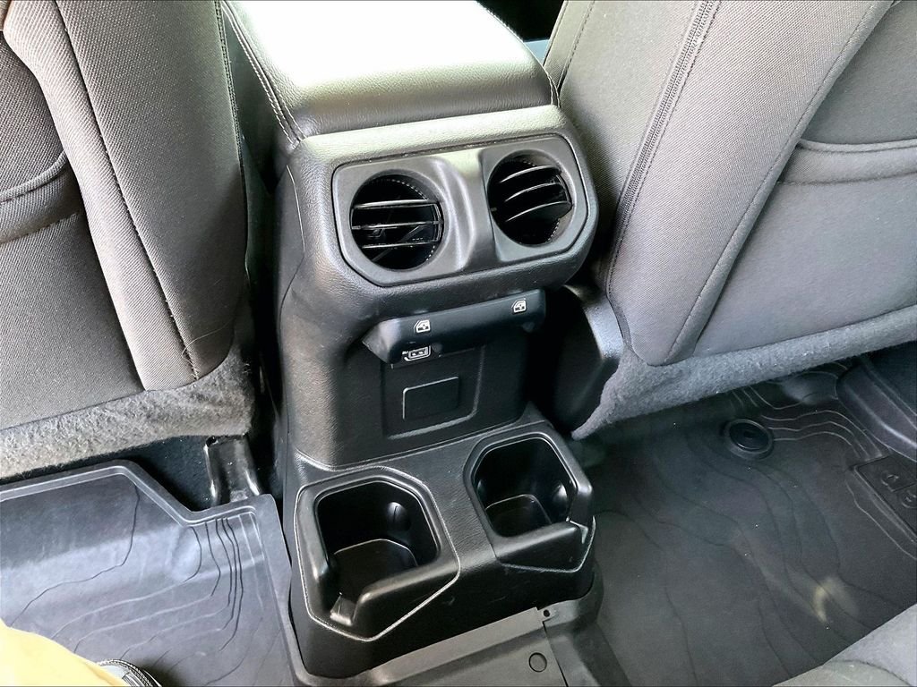 Used 2022 White Jeep Overland image 27