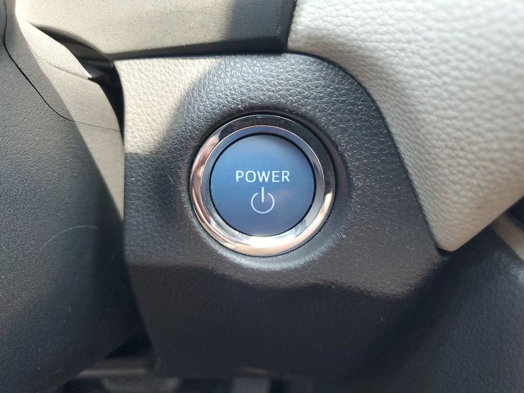 Used 2020 White Toyota XLE image 23