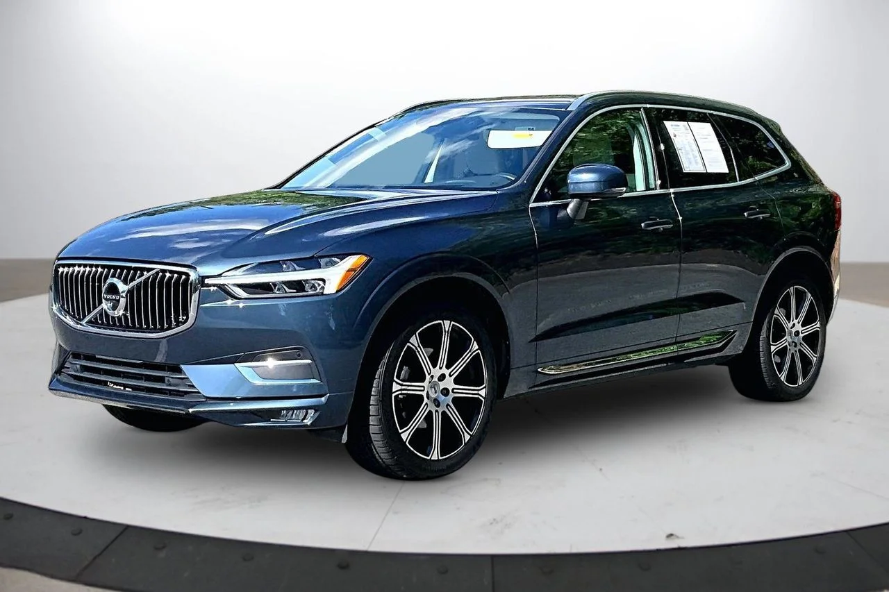 Used 2021 Blue Volvo T5 Inscription image 4
