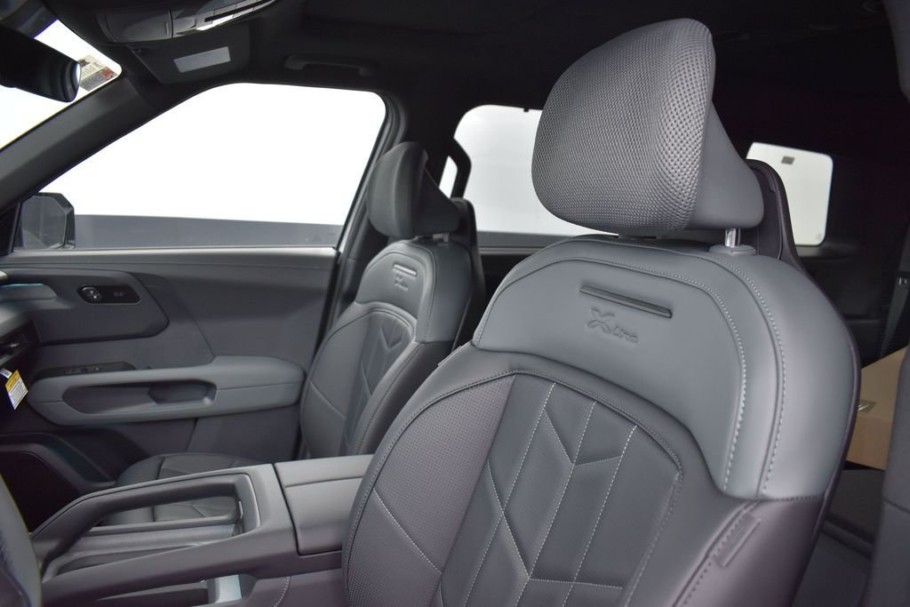 New 2027 Glacial White Pearl Kia X-LINE SX image 9