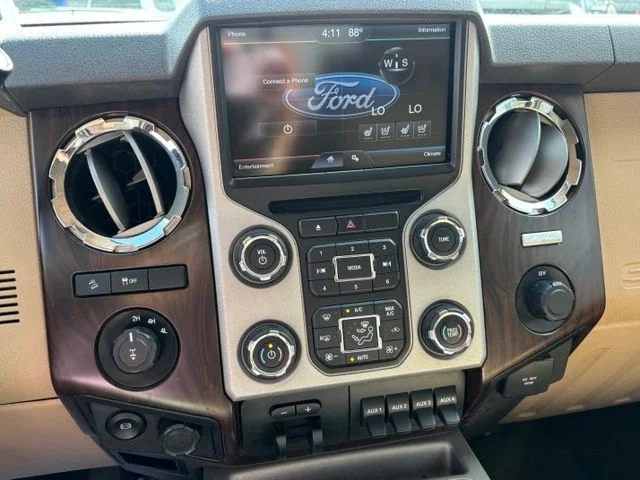 Used 2015  Ford Lariat image 29