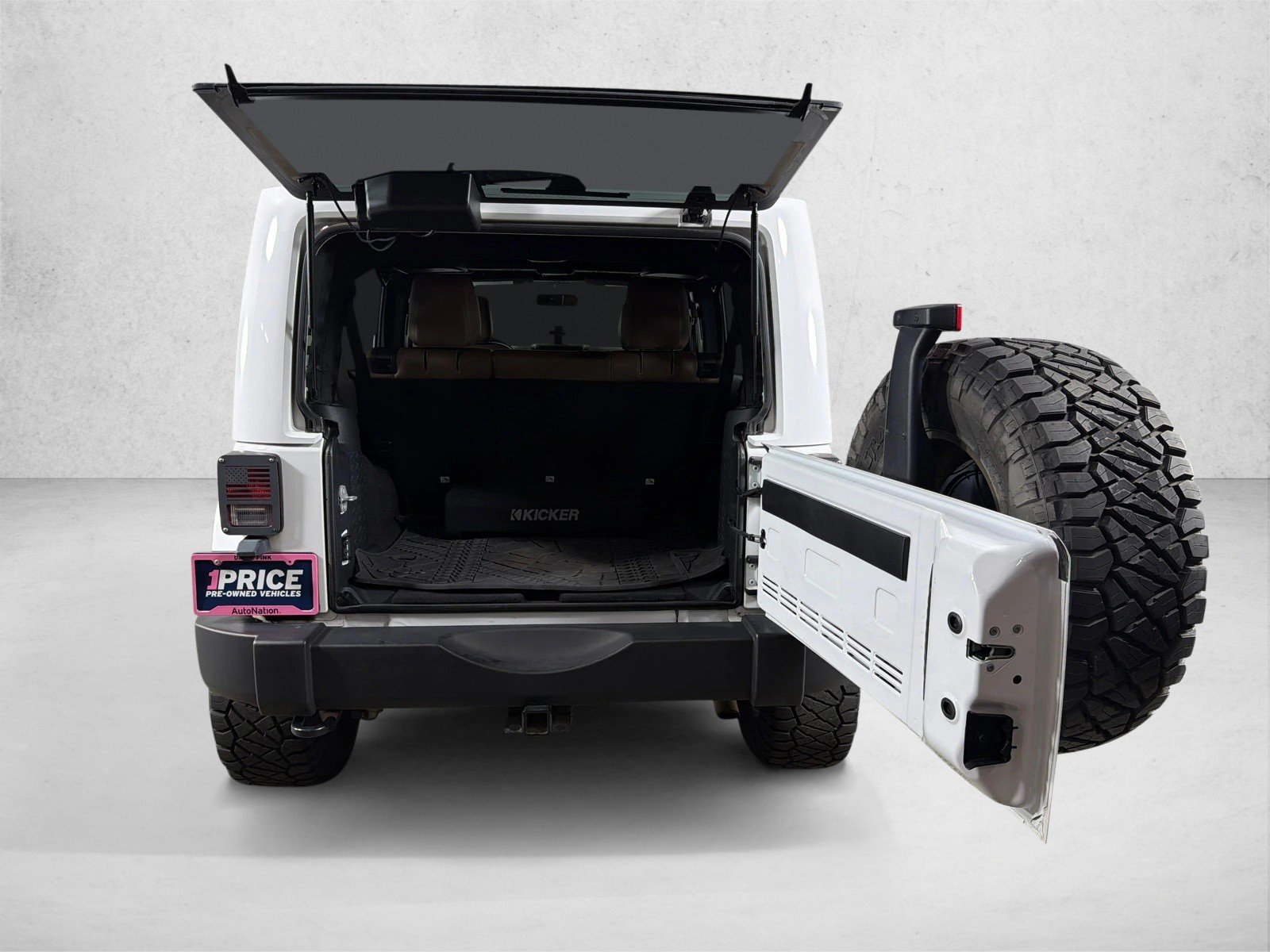 Used 2016 Bright White Clearcoat Jeep Rubicon image 18
