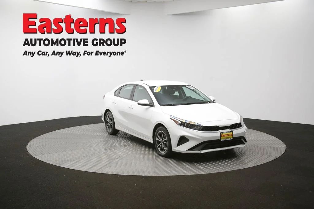 Used 2023 White Kia LXS image 49