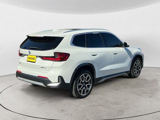 Used 2025 White BMW xDrive28i image 5