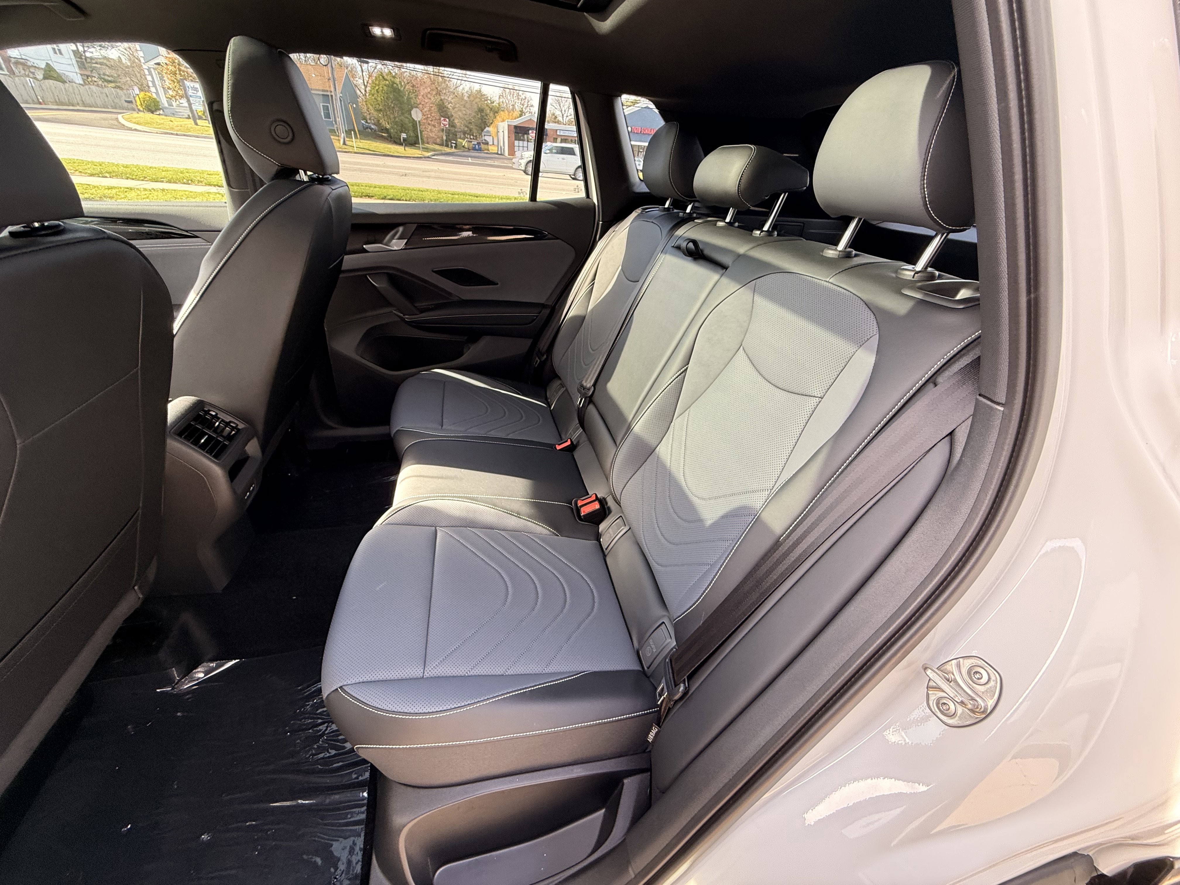 New 2026 Opal White W/Deep Black Roof Volkswagen SE R-Line Black image 22