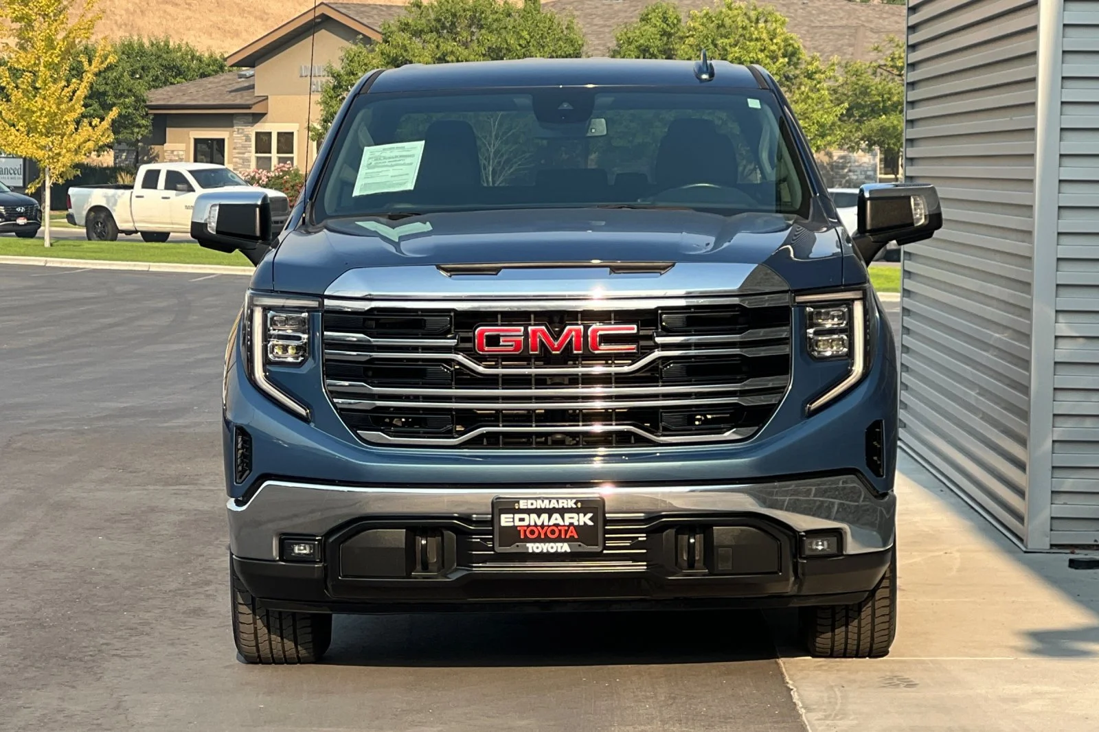 Used 2024 Downpour Metallic GMC SLT image 8