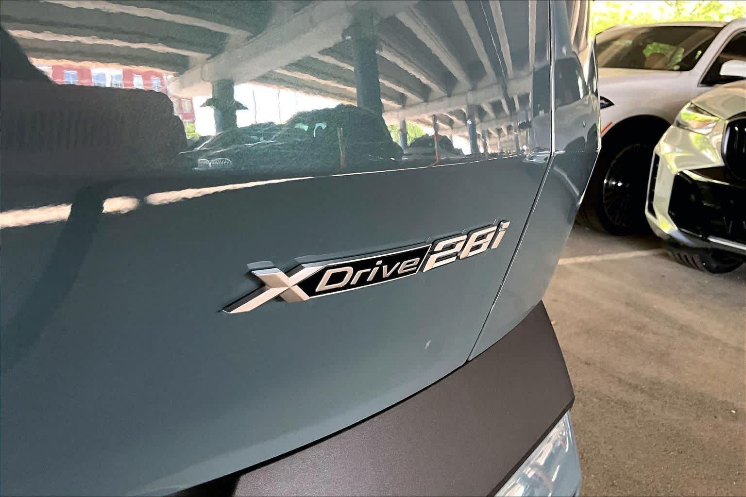 Used 2026 Cape York Green Metallic BMW xDrive28i image 9