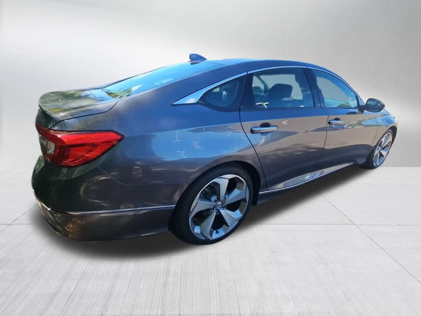 Certified Used 2018 Crystal Black Pearl Honda Touring 1.5T image 4