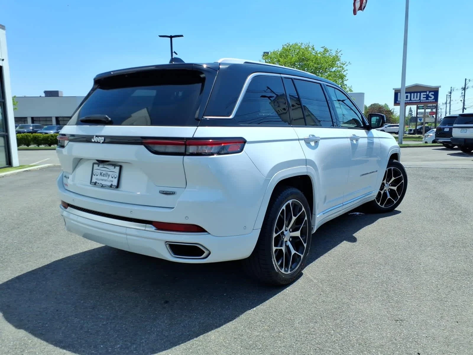 Used 2023 Bright White Clearcoat Jeep Summit Reserve image 5