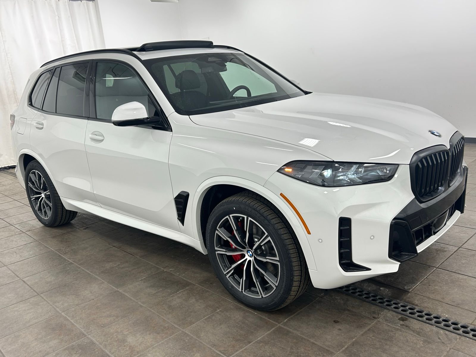 New 2026 Alpine White BMW xDrive40i image 9