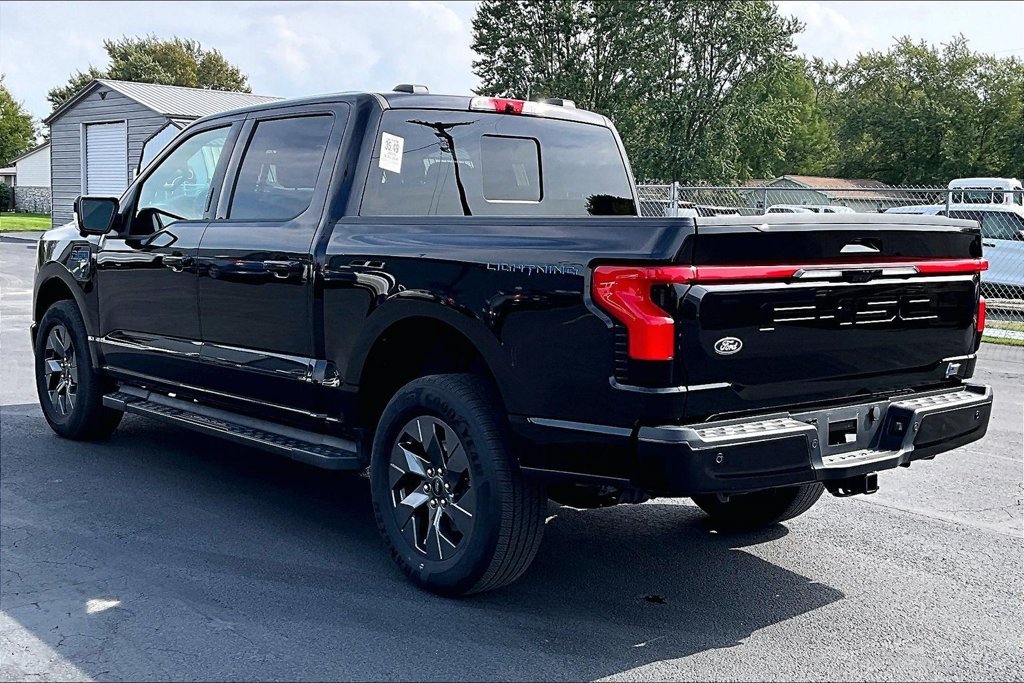 Used 2025 Black Metallic Ford Lariat image 3