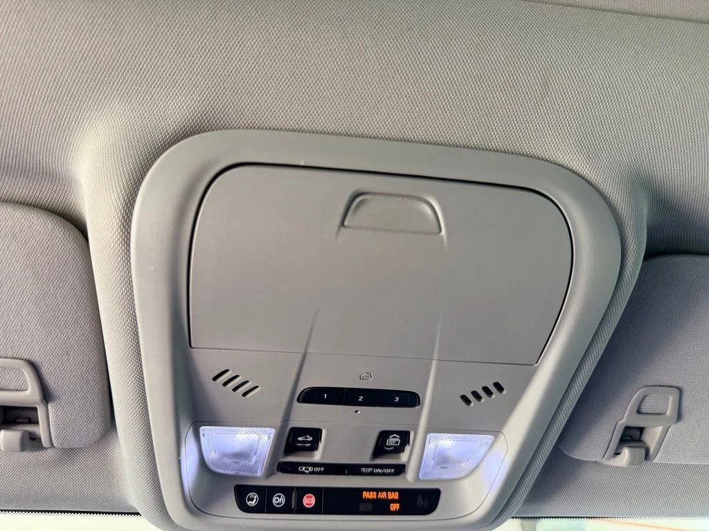 Used 2019 Silver Chevrolet Premier image 26