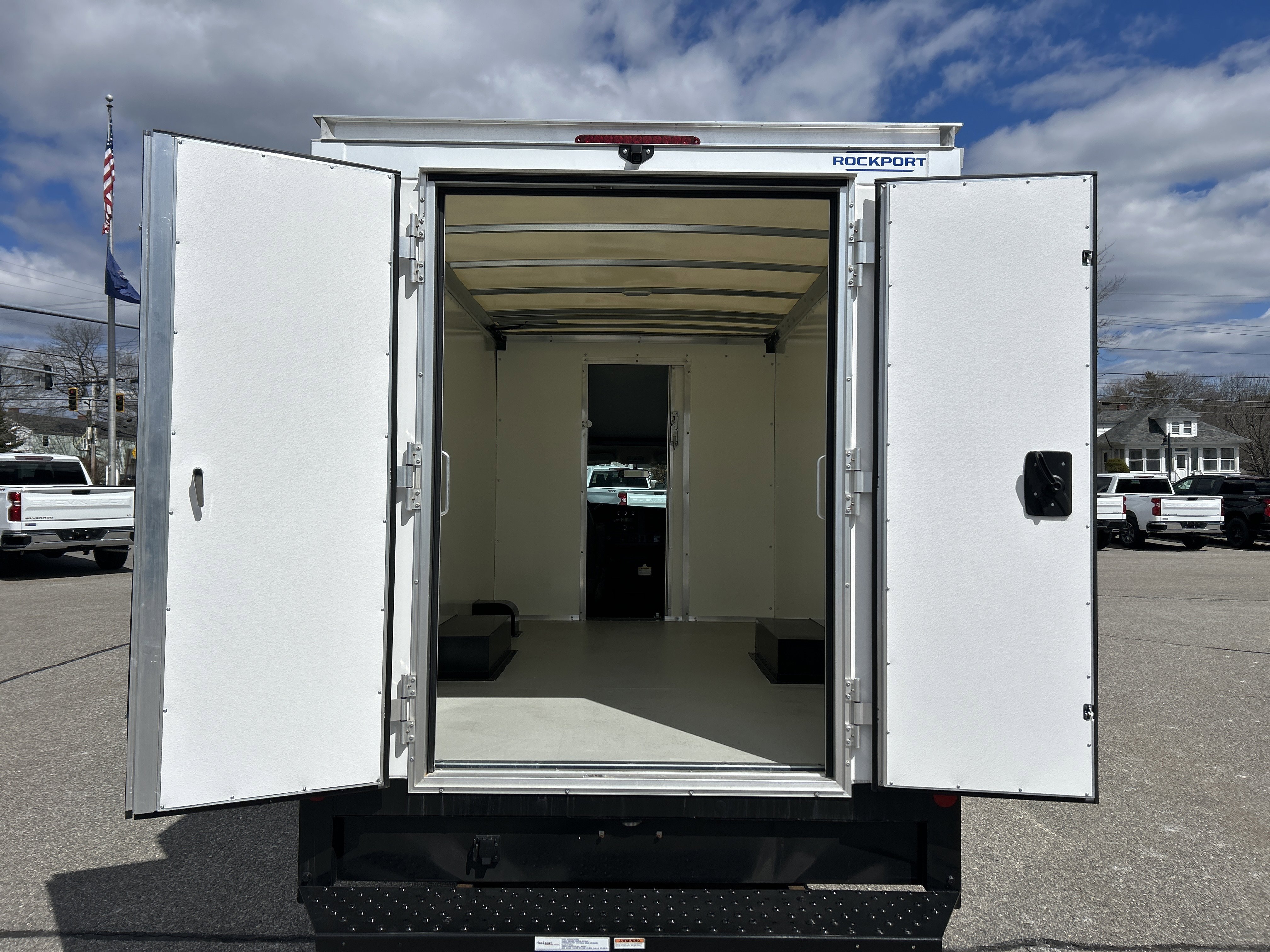 New 2026 Summit White Chevrolet 1WT image 8