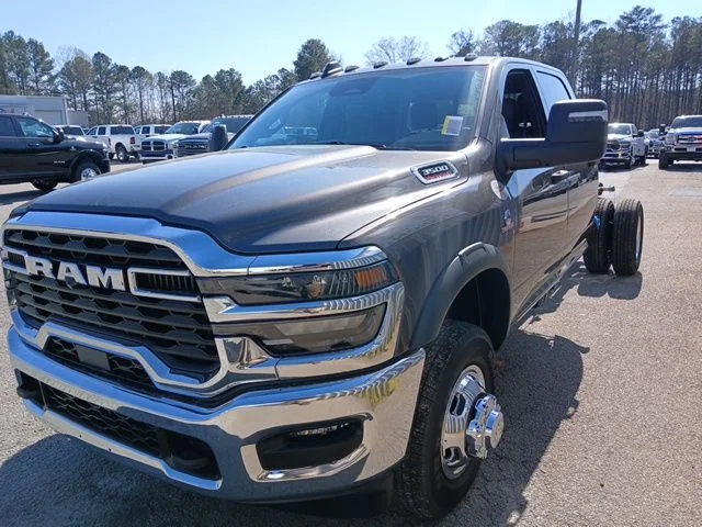 New 2026 Granite Crystal Metallic Clear-Coat Exterior Paint RAM Tradesman image 9