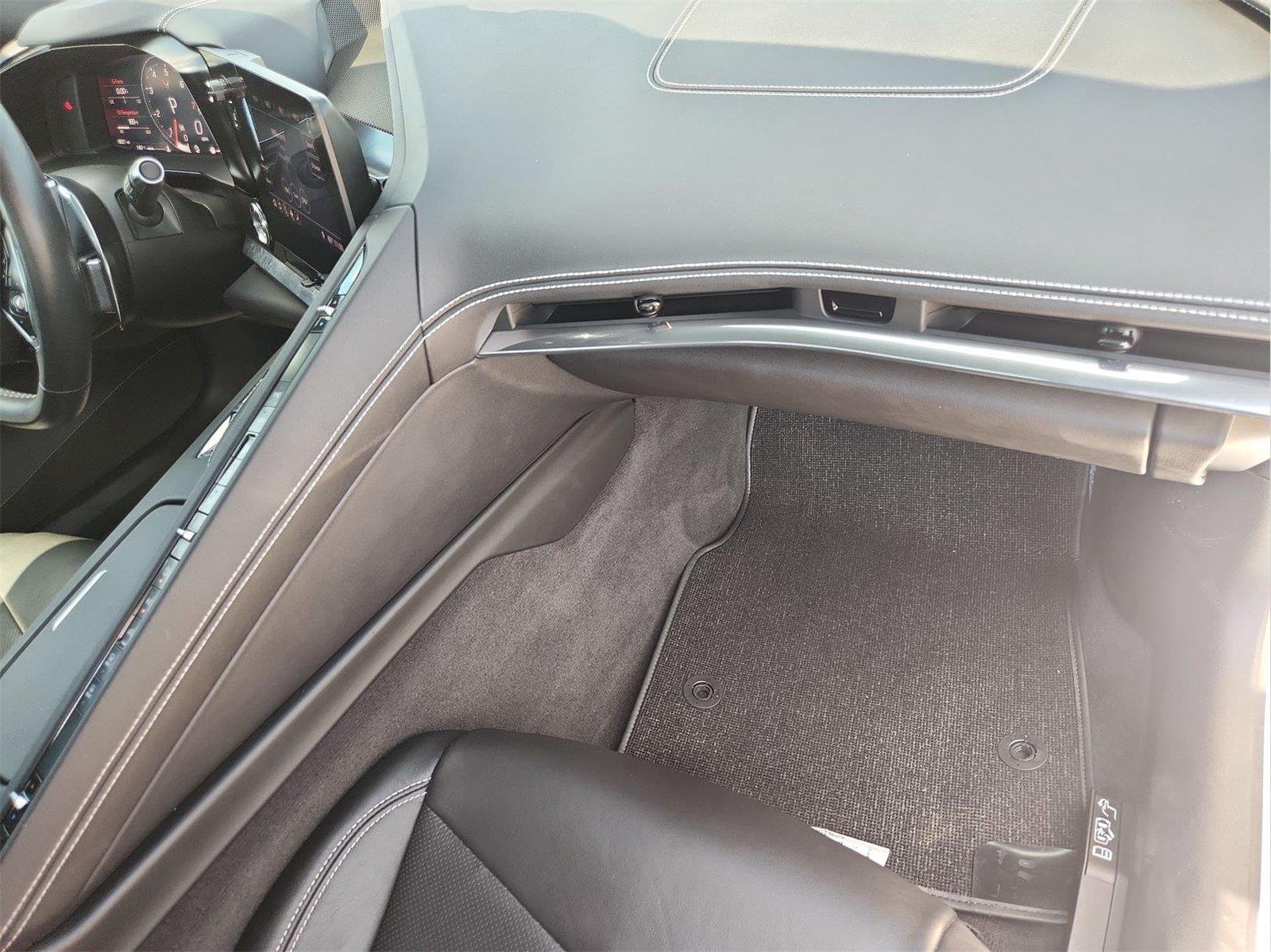 2020 Chevrolet Corvette Stingray photo 25 of 30