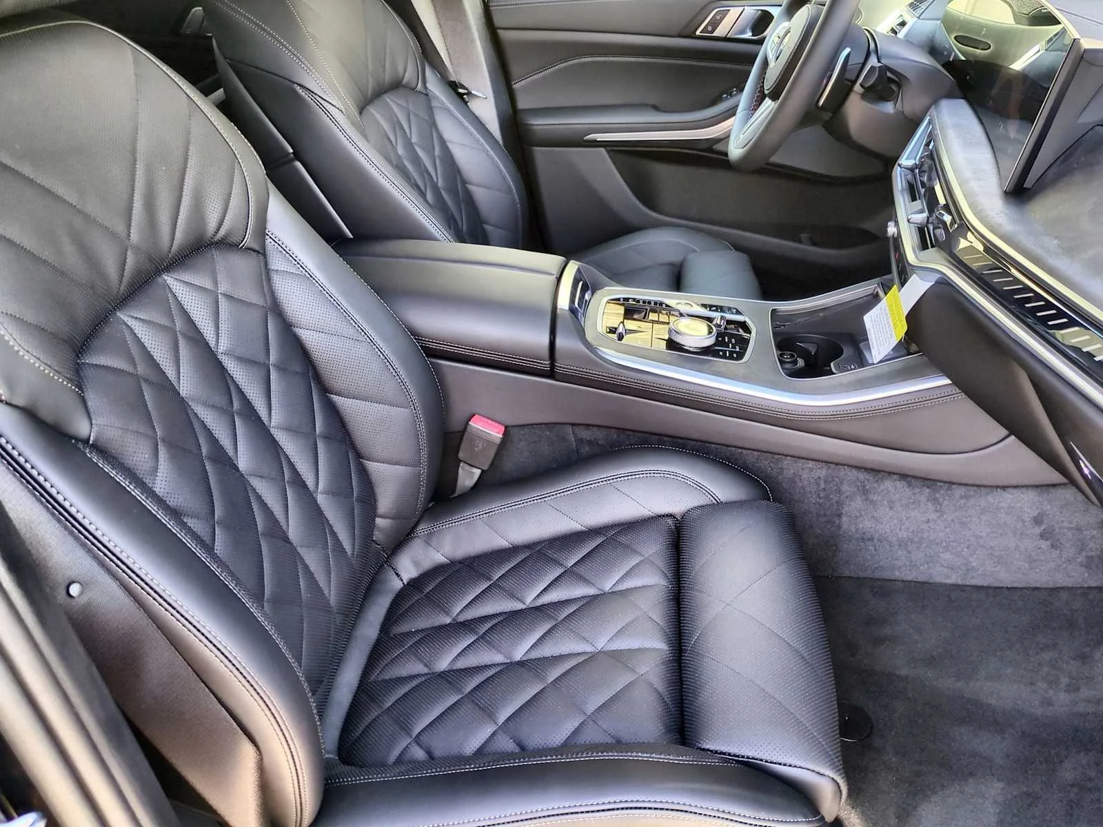 New 2026 Black Sapphire Metallic BMW M60i image 23