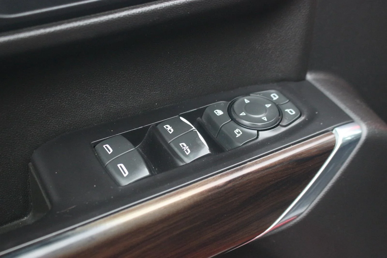 Used 2019 CARDINAL RED GMC SLT image 18