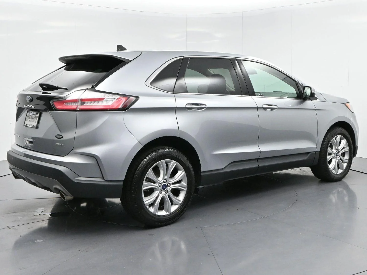 Used 2022 Iconic Silver Ford Titanium image 7