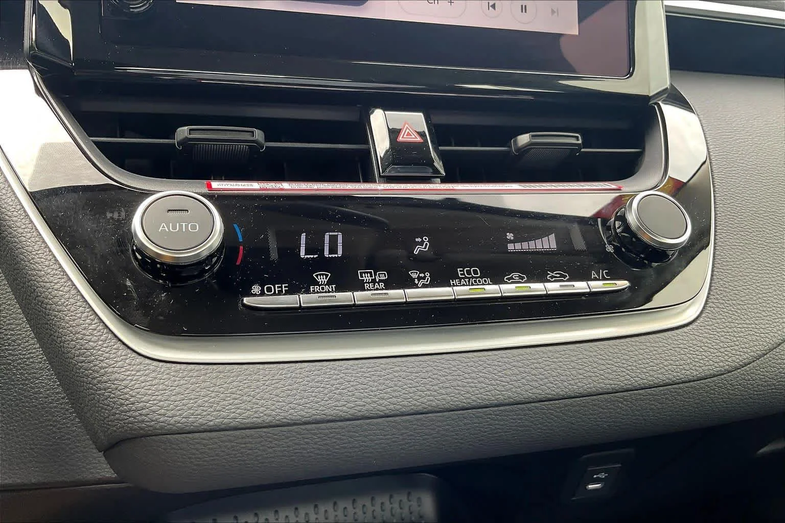 Used 2026 Ice Cap Toyota Hybrid LE image 33