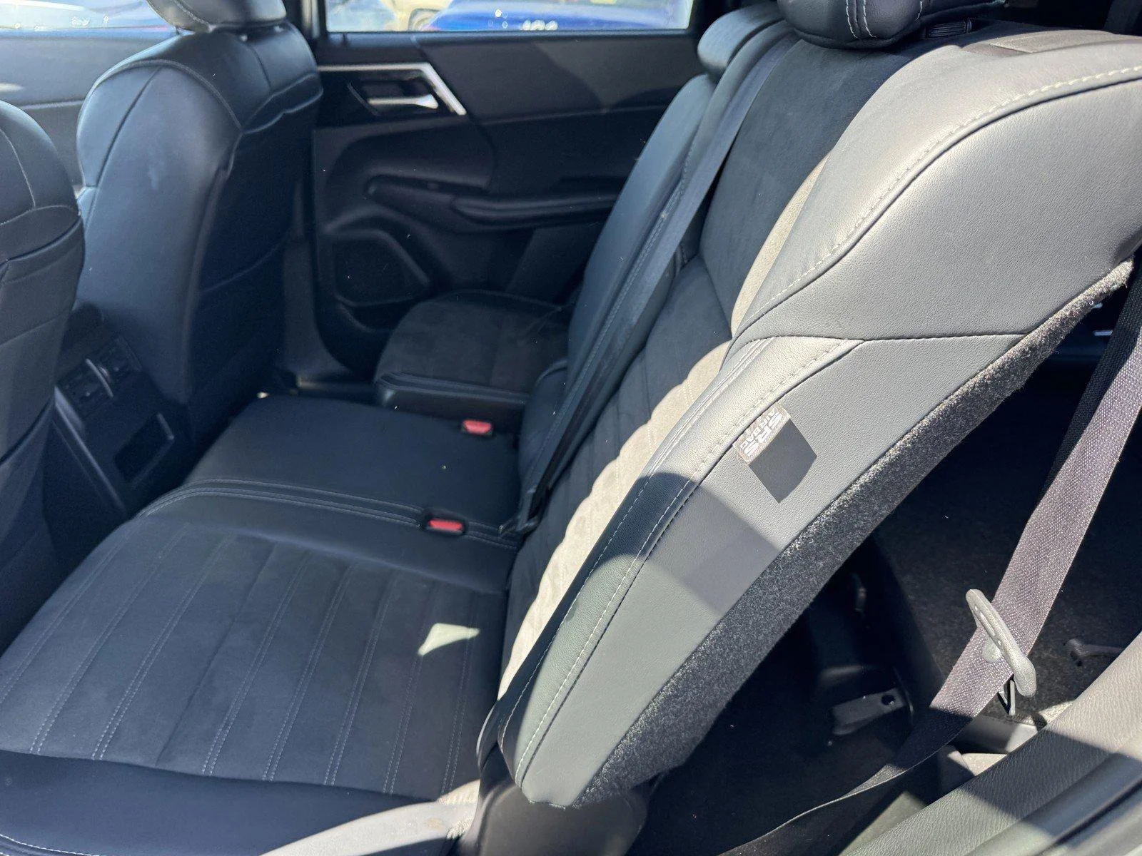 Used 2024  Mitsubishi SE image 12
