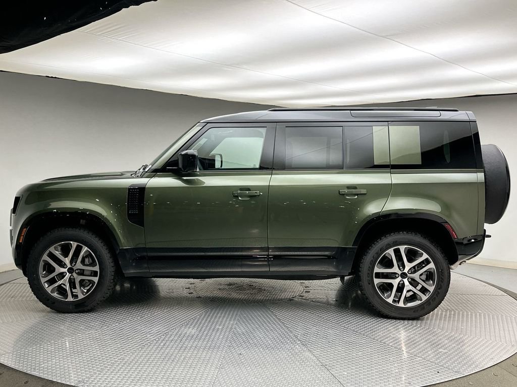 New 2026 Woolstone Green Land Rover X-Dynamic SE image 2