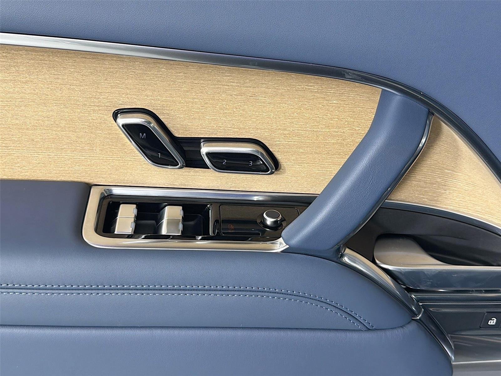 New 2026 Constellation Blue Ultra Metallic Gloss LAND ROVER SV Signature Suite image 17