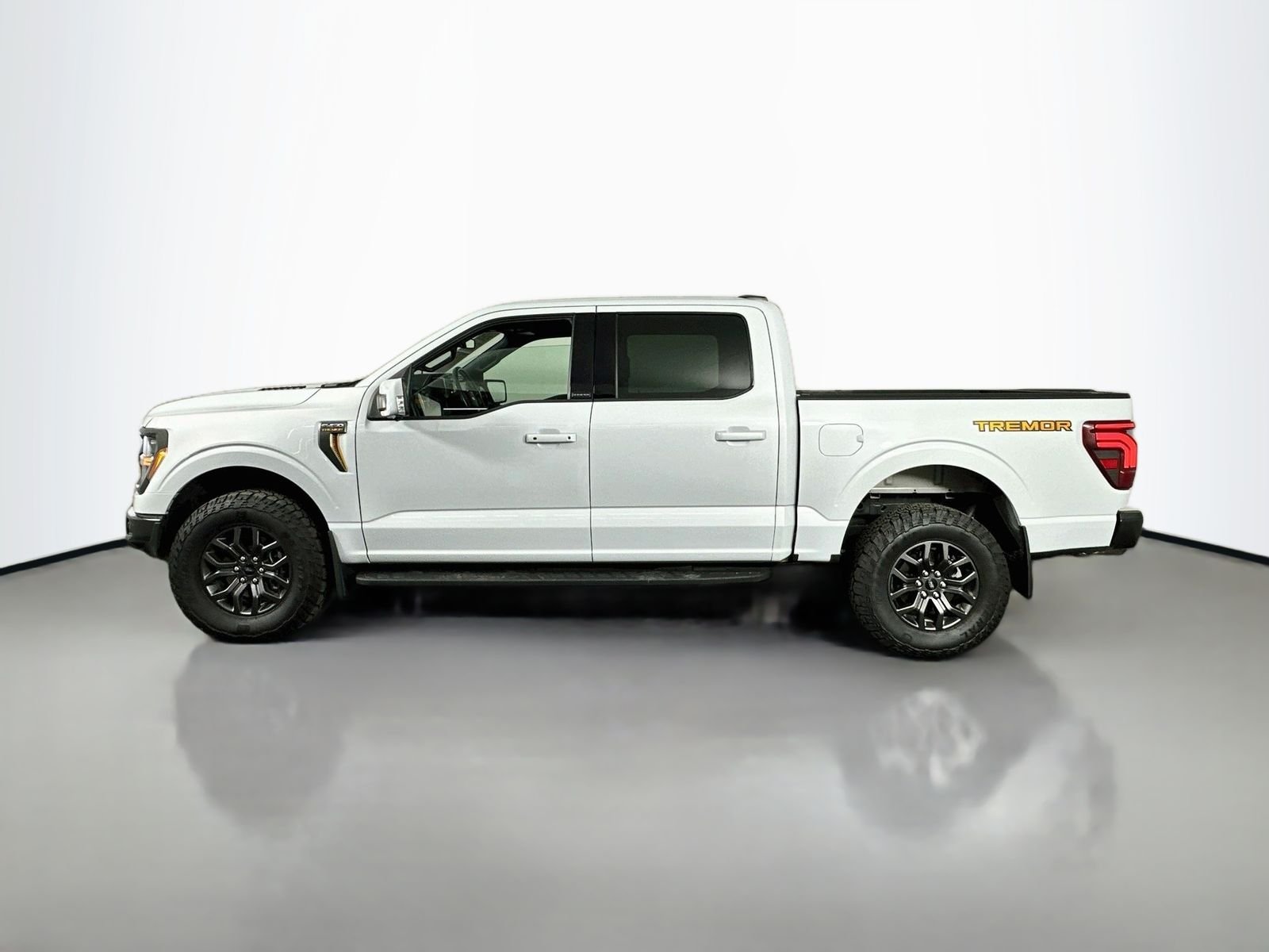 Used 2025 White Ford Tremor image 5
