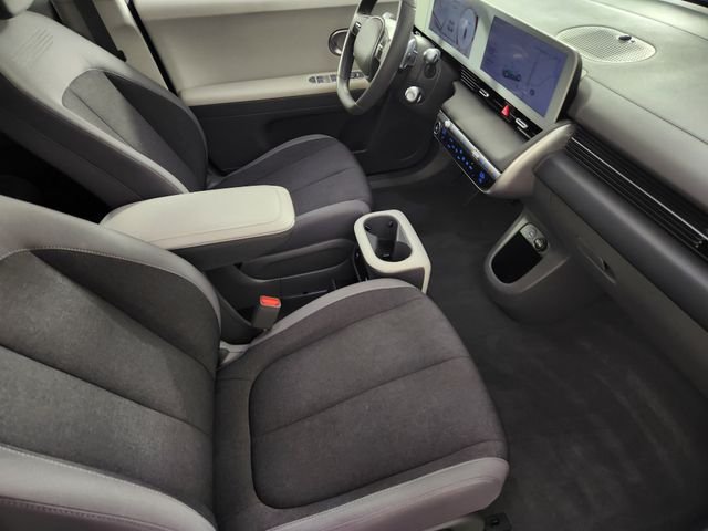 Used 2024 Black Hyundai SE image 14
