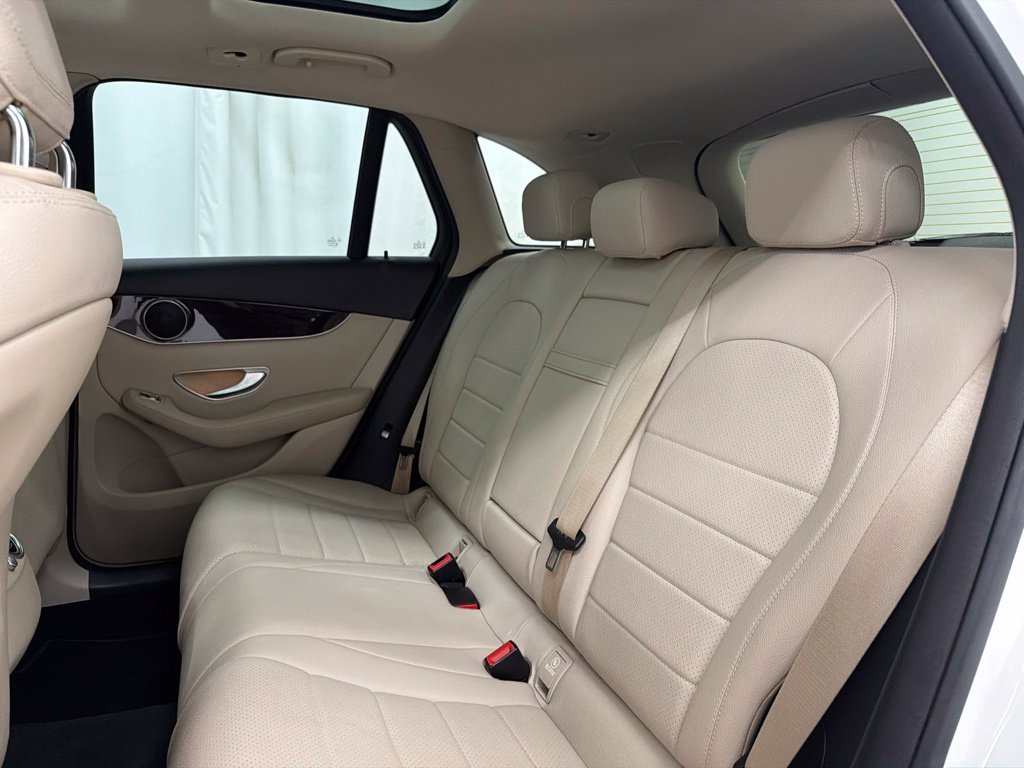 Used 2016 White Mercedes-Benz GLC 300 image 21