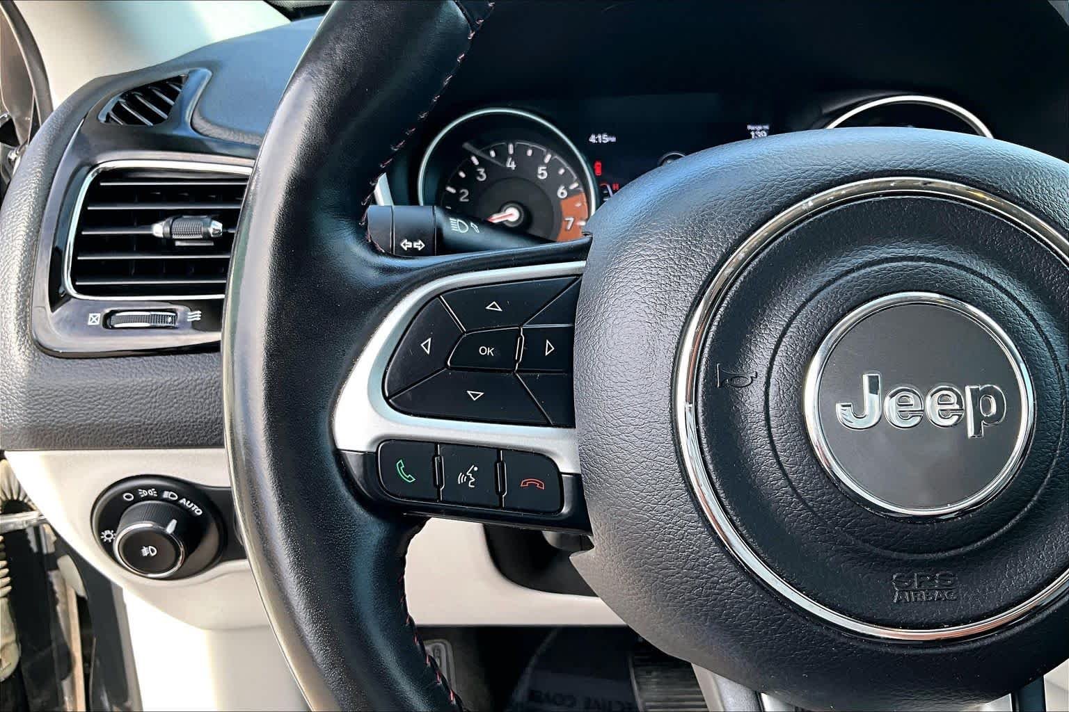 Used 2019 Diamond Black Crystal Pearlcoat Jeep Limited image 22