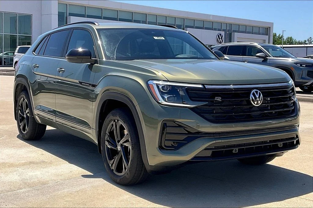 2026 Volkswagen Atlas Cross Sport 2.0T SEL R-Line 4MOTION's photo