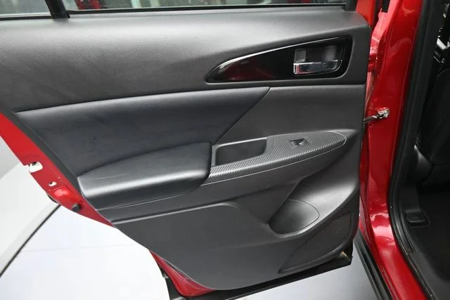 Used 2024  Mitsubishi SE image 26