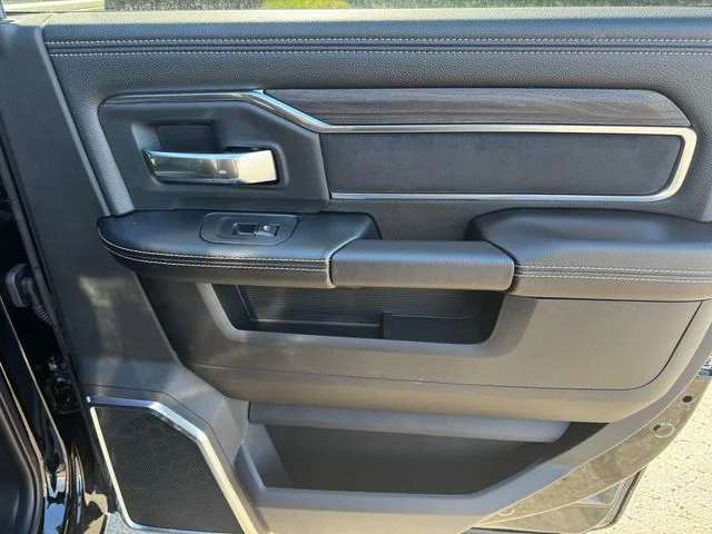 New 2026 Diamond Black Crystal Pearl-Coat Exterior Paint RAM LARAMIE image 15