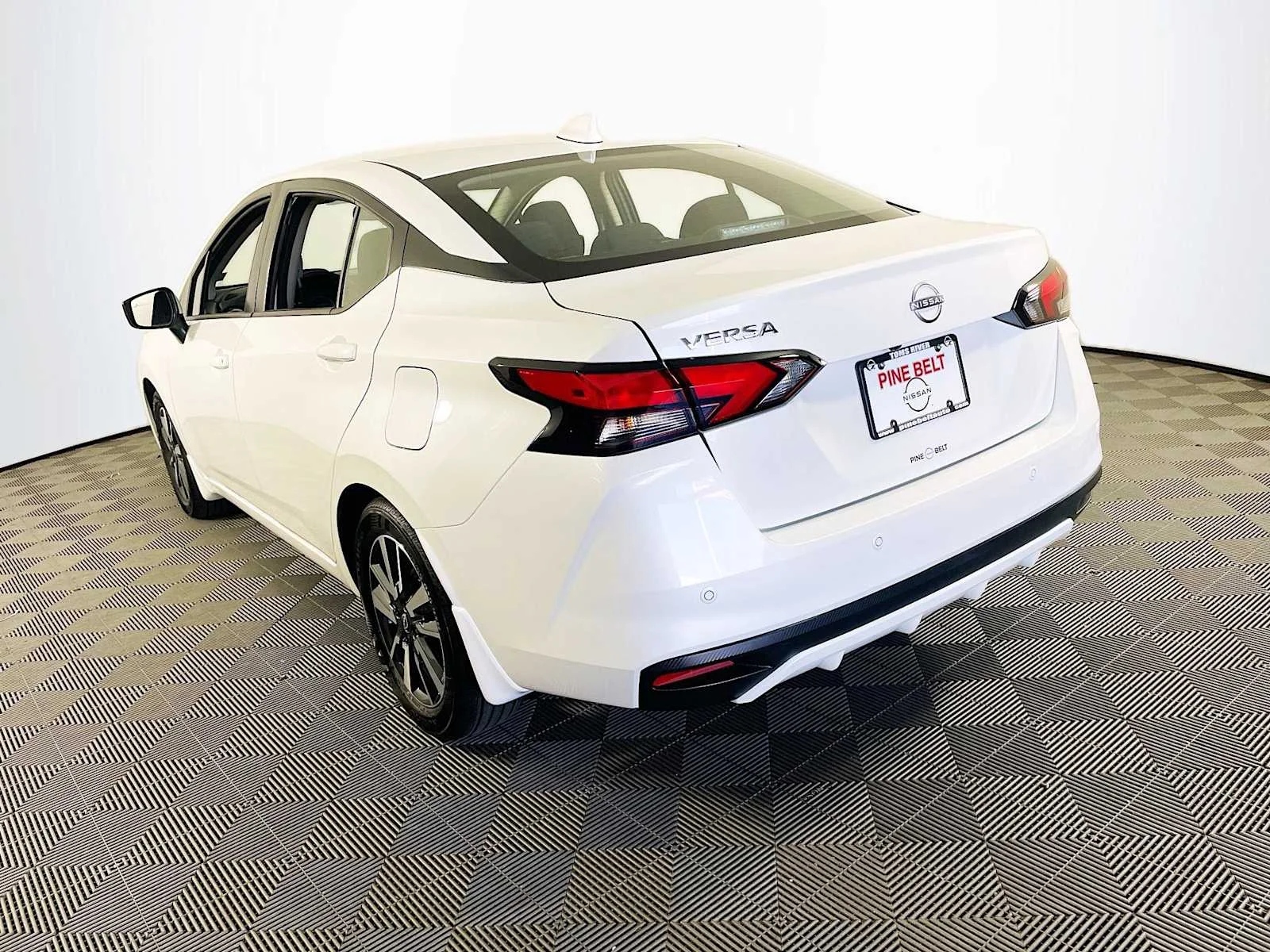 Used 2025 Aspen White Tricoat Nissan SV image 6