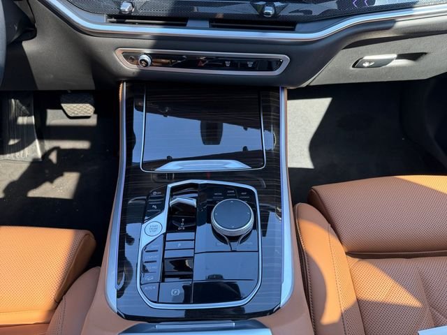 Used 2024 White BMW xDrive40i image 17