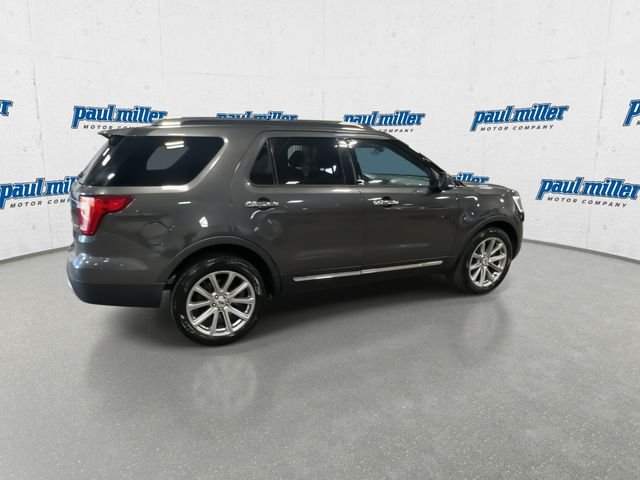 Used 2017 Gray Ford Limited image 12