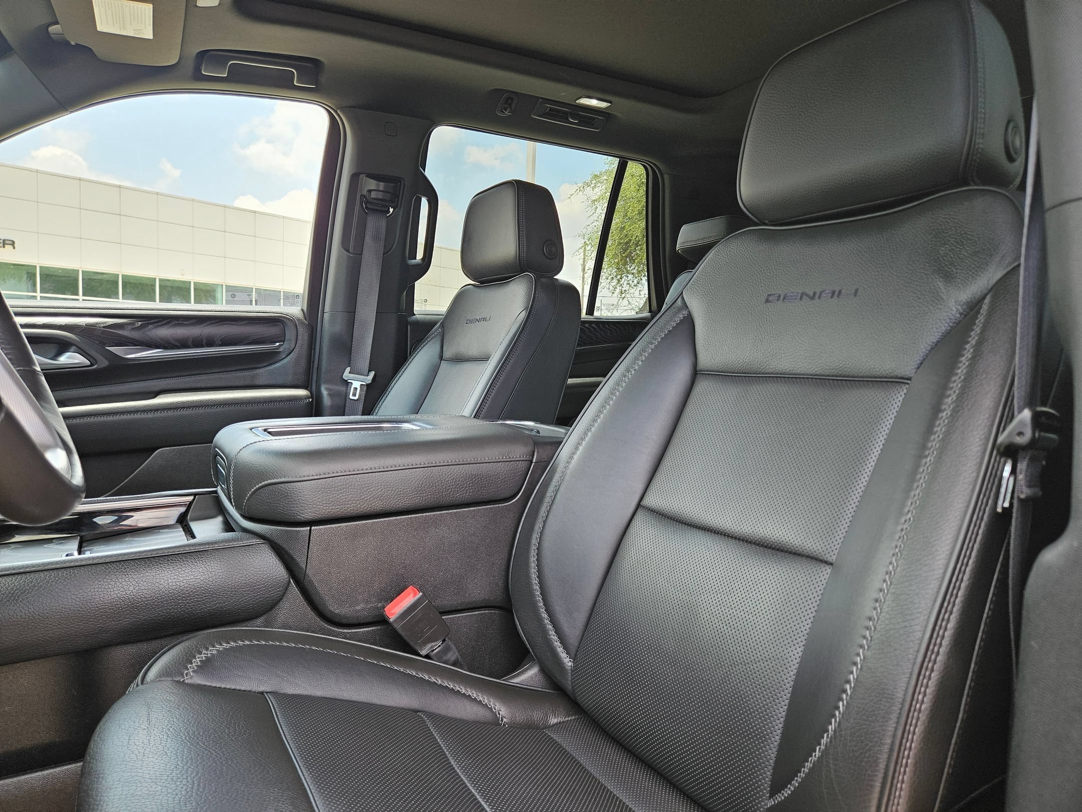 2022 GMC Yukon Denali - Photo 14